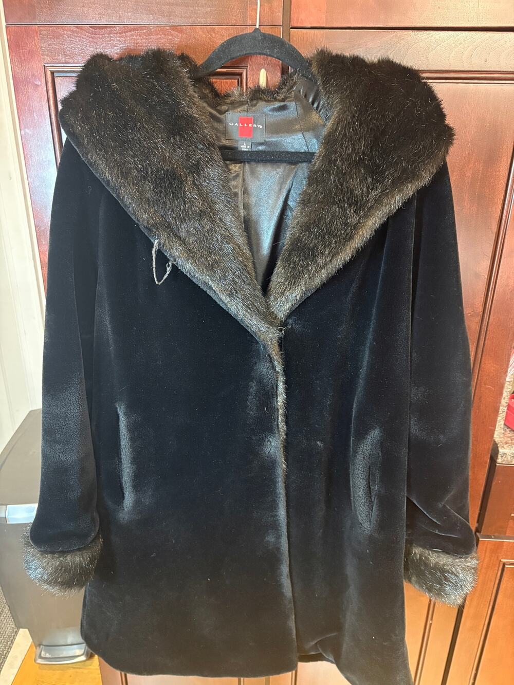 Gallery Womens L Black Faux Fur Coat Hooded Plush Collar Cuffs V14360